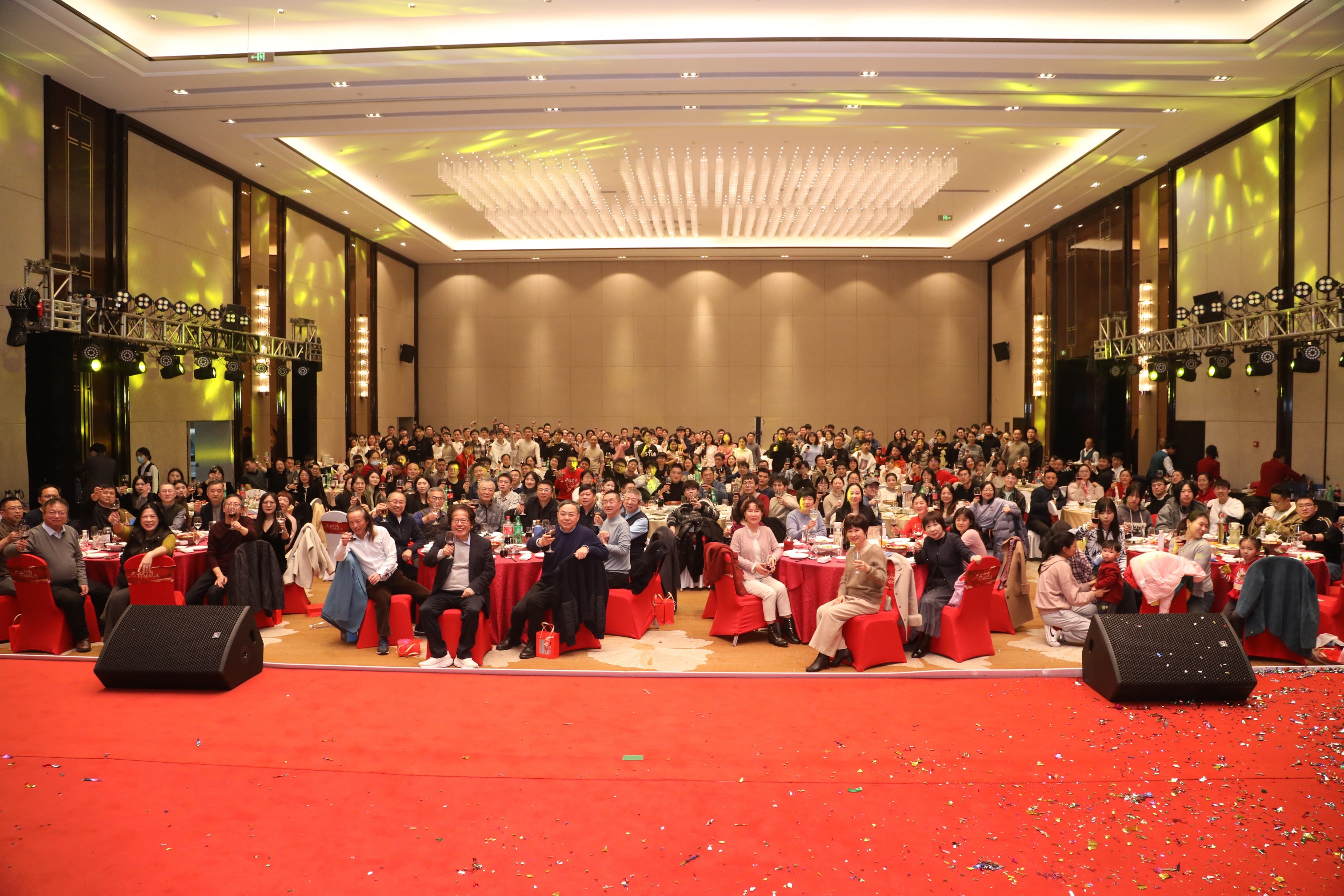 
                            芯之所向，行臻致遠(yuǎn)——2025年友旺新春年會(huì)圓滿成功